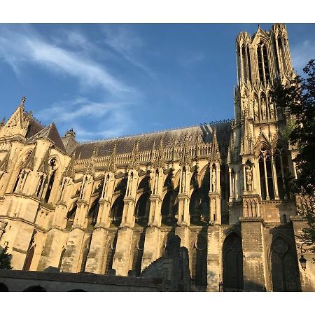 Chez La Reg'- Aux Pieds De La Cathedrale Reims Exterior foto