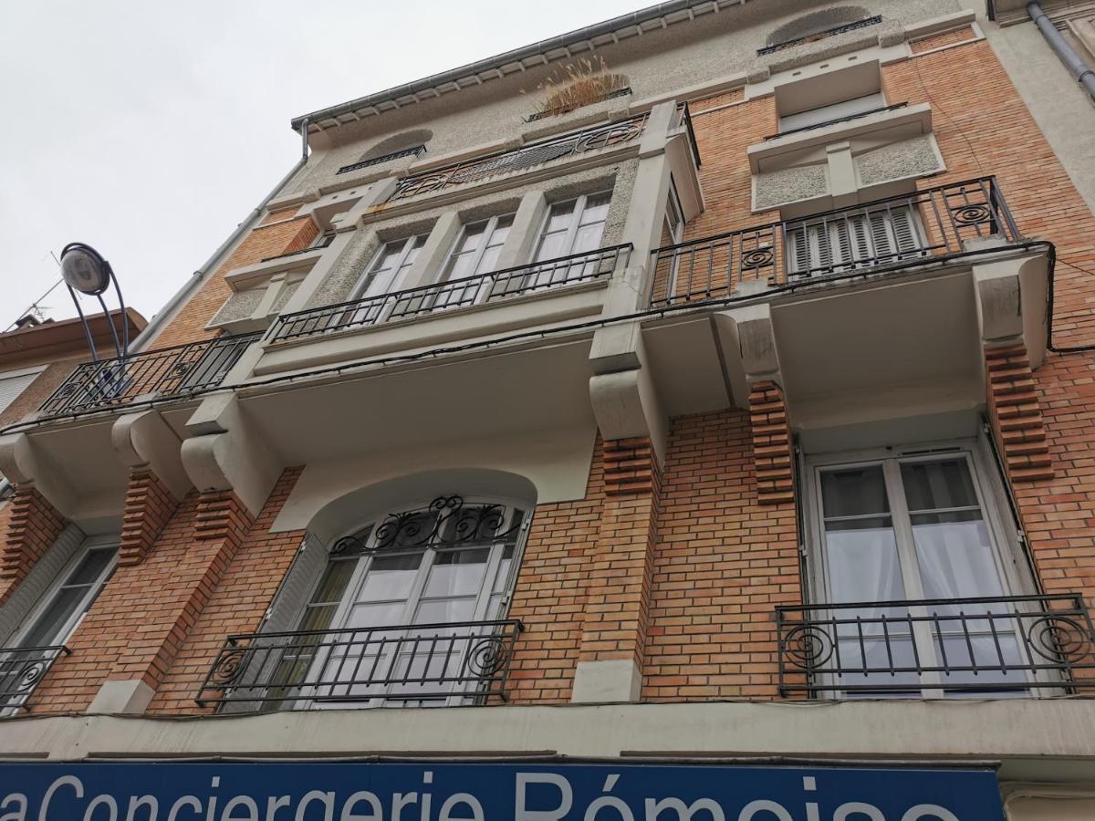 Chez La Reg'- Aux Pieds De La Cathedrale Reims Exterior foto