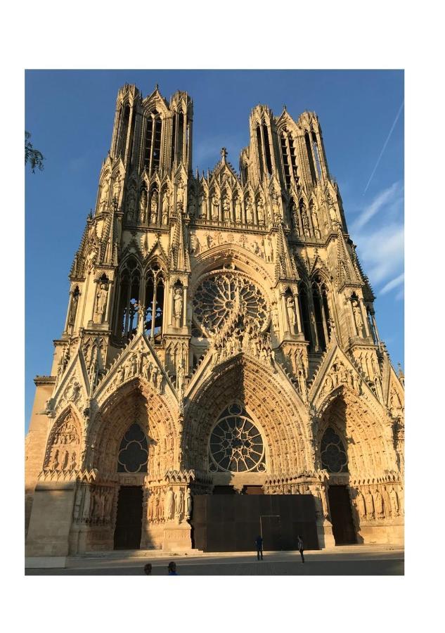 Chez La Reg'- Aux Pieds De La Cathedrale Reims Exterior foto