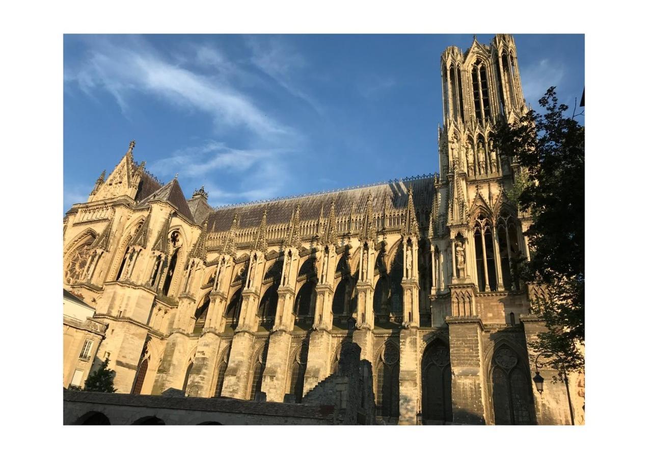 Chez La Reg'- Aux Pieds De La Cathedrale Reims Exterior foto
